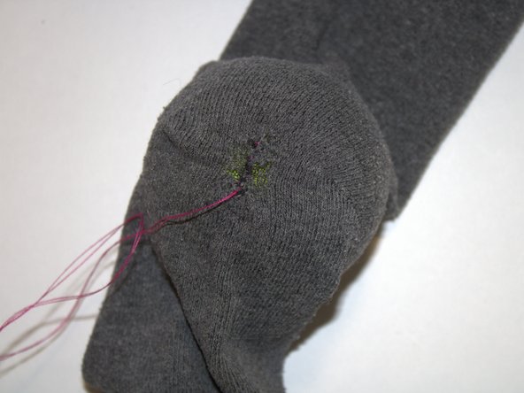 How to Fix a Small Hole in a Sock: crwdns2935265:08crwdnd2935265:02crwdnd2935265:02crwdne2935265:0