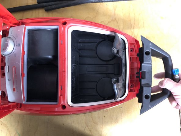 Bosch Pro Animal BSGL5ZOO2 Teardown, Remove screws: crwdns2935265:04crwdnd2935265:02crwdnd2935265:02crwdne2935265:0