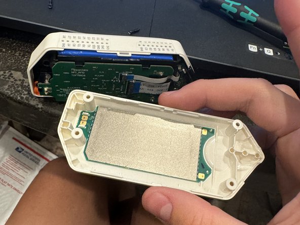 Putting On A Transparent Shell On Flipper Zero, Taking Off The Back Shell: crwdns2935265:03crwdnd2935265:03crwdnd2935265:03crwdne2935265:0