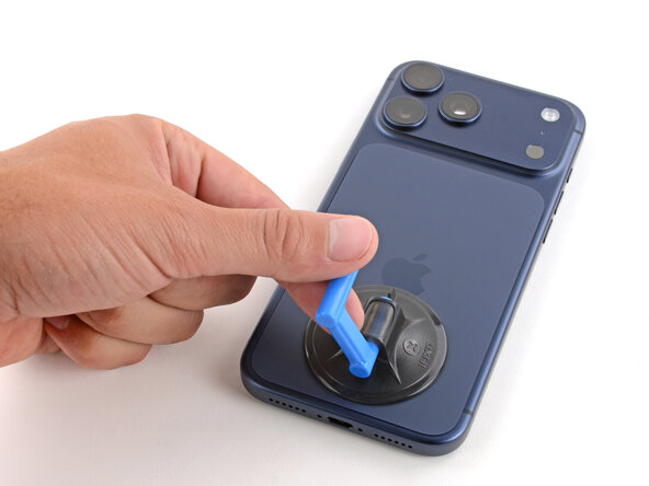 iPhone 17 Pro Back Glass Replacement, Prop up the back glass: crwdns2935265:08crwdnd2935265:01crwdnd2935265:03crwdne2935265:0