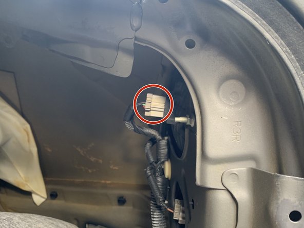 2013 Honda Civic Brake Light Replacement: crwdns2935265:03crwdnd2935265:02crwdnd2935265:02crwdne2935265:0