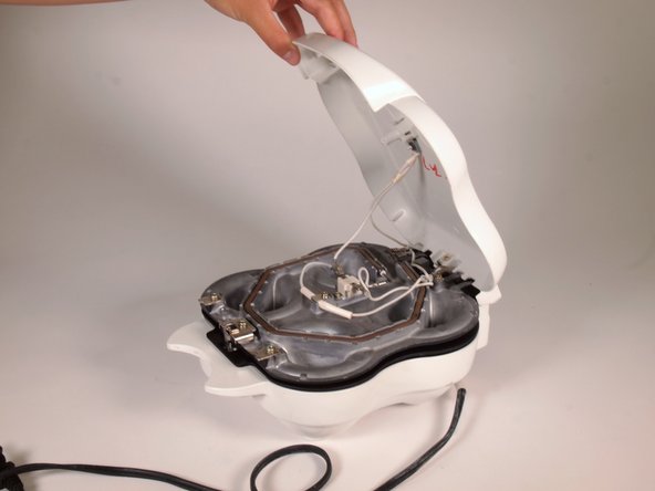 Black and Decker The ShellBaker Meal and Dessert Maker G400 Disassembly: crwdns2935265:03crwdnd2935265:02crwdnd2935265:02crwdne2935265:0