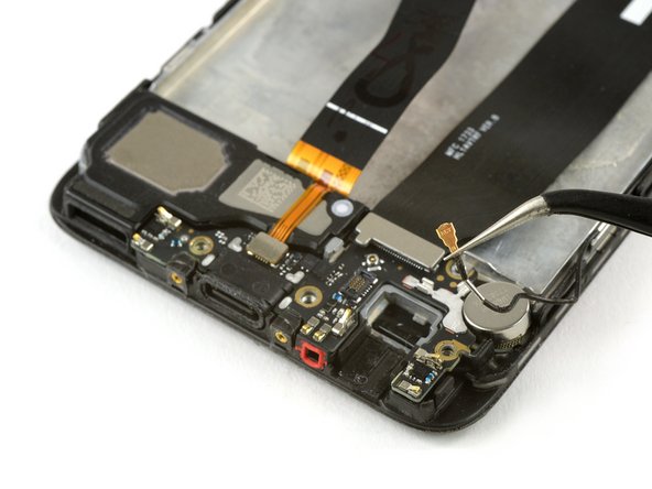 更换华为 P10 带中框的显示屏组件: 步骤 10 中的图像 3，3