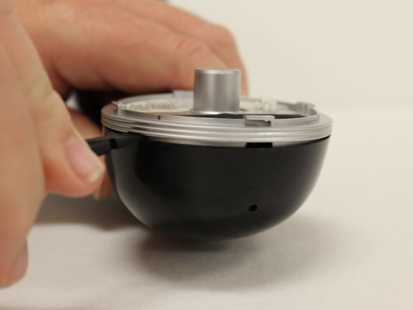 Polyconcept 900-MHz Retro Cordless Telephone Device Microphone Replacement, Prying off the Microphone Cover: crwdns2935265:05crwdnd2935265:02crwdnd2935265:03crwdne2935265:0