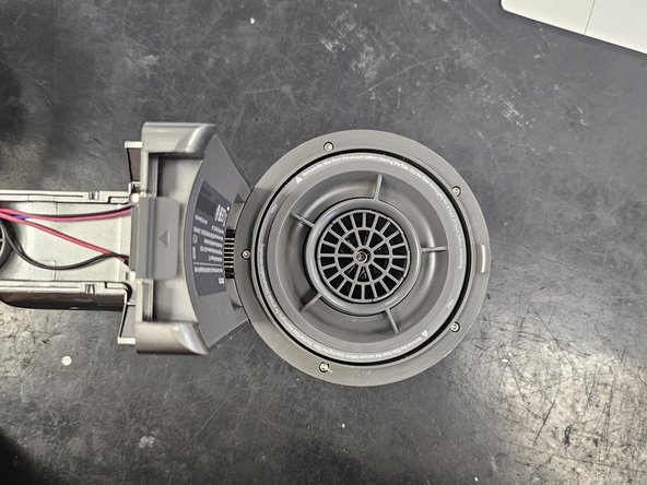 Dreame T30: Teardown, Remove the dustbin.: crwdns2935265:03crwdnd2935265:02crwdnd2935265:02crwdne2935265:0