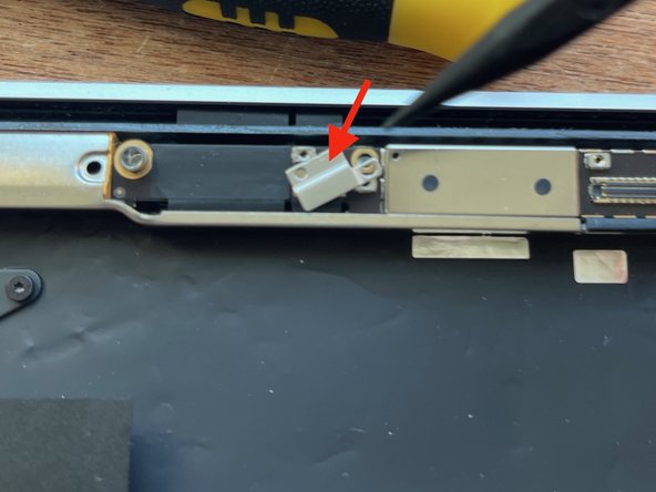 Macbook Air 13" Retina Late 2020 Model A2337 Upper Body with Integrated Keyboard Replacement, Disconnect WiFi radio: шаг 15, изображение 1 из 3
