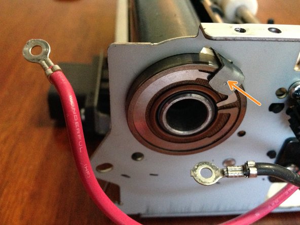 Lexmark T650 Fuser Roller Replacement, Remove top roller: crwdns2935265:06crwdnd2935265:02crwdnd2935265:03crwdne2935265:0