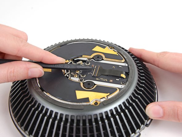 Mac Pro Late 2013 AirPort Antenna Array Replacement: crwdns2935265:012crwdnd2935265:02crwdnd2935265:03crwdne2935265:0