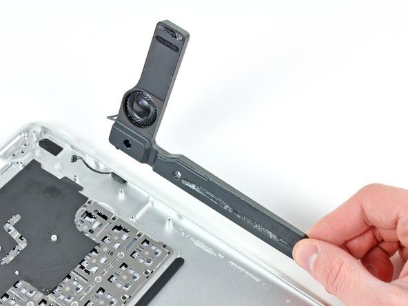 MacBook Air 13" Late 2010 Upper Case Replacement: crwdns2935265:038crwdnd2935265:03crwdnd2935265:03crwdne2935265:0