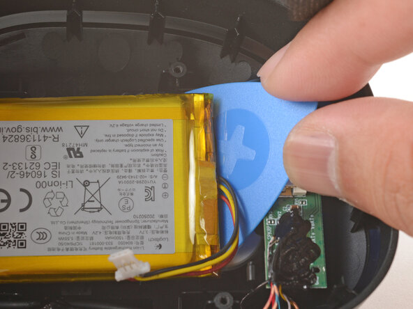 Logitech G522/A20 X Lightspeed Battery Replacement, Remove the battery: crwdns2935265:011crwdnd2935265:02crwdnd2935265:03crwdne2935265:0