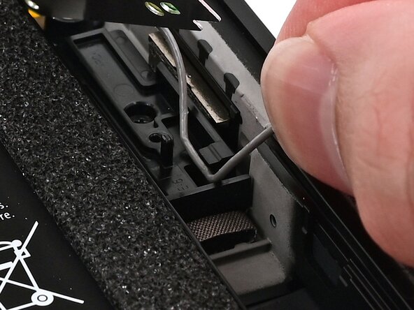 Nintendo Switch 2 Microphone Replacement, Route the gray antenna cable: crwdns2935265:042crwdnd2935265:02crwdnd2935265:03crwdne2935265:0