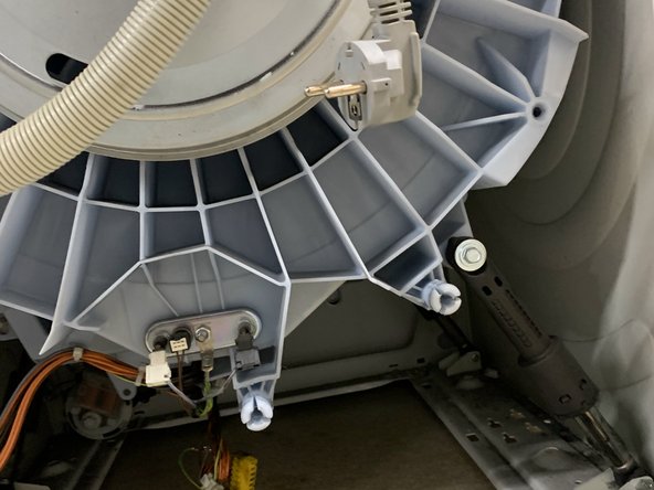 Retrieval of a washing machine motor, Result: crwdns2935265:05crwdnd2935265:03crwdnd2935265:03crwdne2935265:0