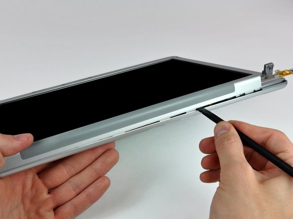 MacBook Pro 17" Models A1151 A1212 A1229 and A1261 Antenna Cover Replacement: crwdns2935265:017crwdnd2935265:02crwdnd2935265:02crwdne2935265:0