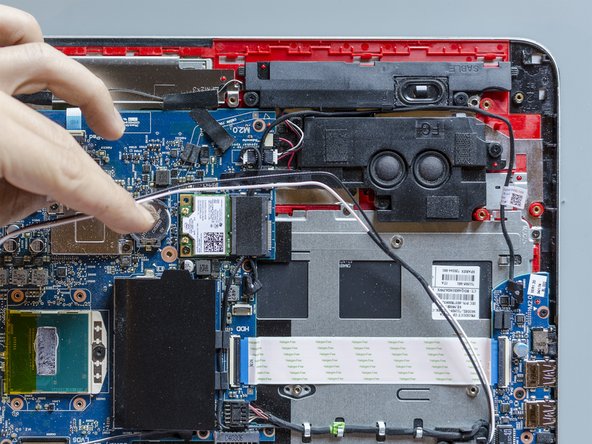 Upgrade the display panel and replace the display cable, Release the wireless antenna cables (2 of 2): stap 0, afbeelding 2 van 3