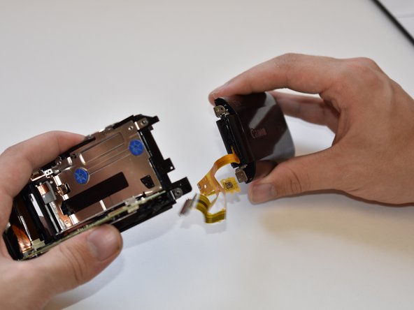 Canon Vixia HF R62 Display Panel Replacement: crwdns2935265:030crwdnd2935265:02crwdnd2935265:02crwdne2935265:0