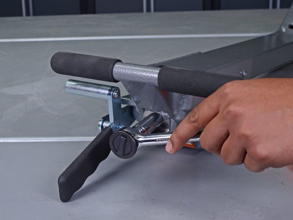 Clarke Floor Sander 07012A 2012 Control Switch Replacement, Loosen the nut around the control switch: crwdns2935265:07crwdnd2935265:02crwdnd2935265:02crwdne2935265:0