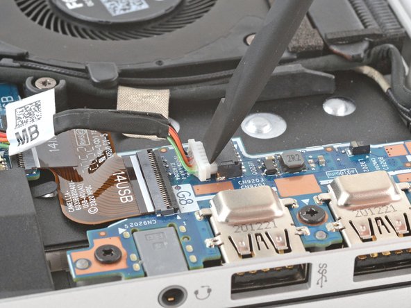 HP EliteBook 840 Aero G8 USB Board Replacement, Disconnect the USB board cables: crwdns2935265:08crwdnd2935265:02crwdnd2935265:03crwdne2935265:0