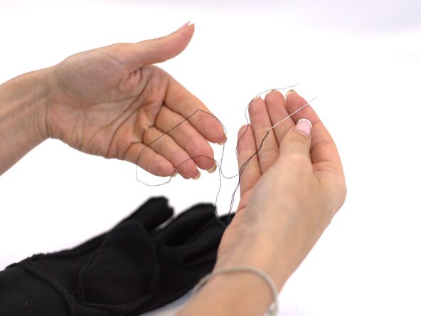 How to Repair a Seam Split in a Winter Glove, Prepare for stitching: crwdns2935265:00crwdnd2935265:01crwdnd2935265:02crwdne2935265:0