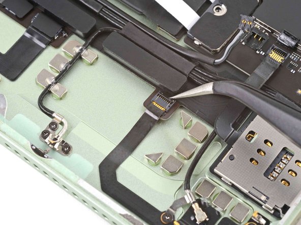 iPad Air 4 Battery Replacement, Disconnect the bottom right cellular antenna interconnect cable: stap 0, afbeelding 2 van 3
