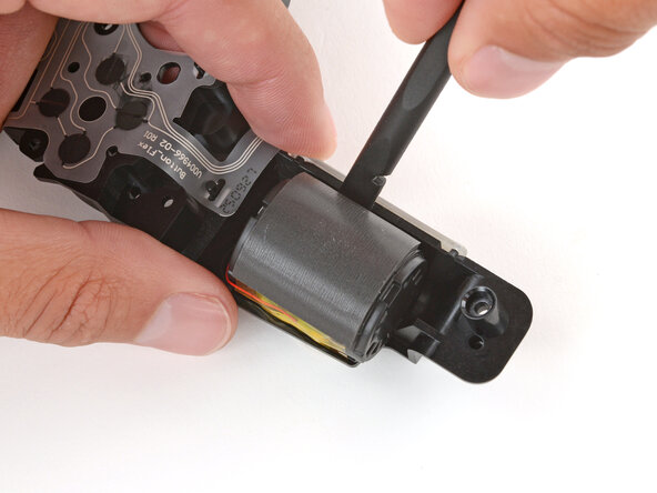 Steam Controller (2nd Gen, 2026) Left Rumble Motor Replacement, Pry up the rumble motor: step 22, image 1 of 3