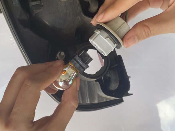 2006 Toyota Tacoma Signal Lights Replacement: crwdns2935265:07crwdnd2935265:03crwdnd2935265:03crwdne2935265:0