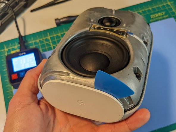 Google Nest Audio Teardown, Plastic/rubber foot removal: crwdns2935265:03crwdnd2935265:02crwdnd2935265:03crwdne2935265:0
