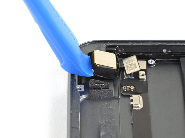 iPad Air 3 Rear Camera Replacement, Pry up the rear camera: step 25, image 2 of 2