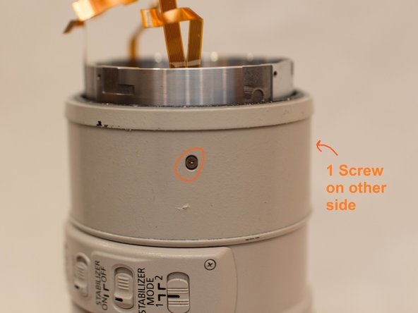 Canon EF 70-200mm f/2.8L IS USM Zooming Key Replacement, Remove the Zoom Ring: crwdns2935265:07crwdnd2935265:02crwdnd2935265:03crwdne2935265:0