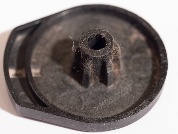 Dyson DC33 Brush Deep Clean, Remove Debris from Behind End Caps: crwdns2935265:03crwdnd2935265:02crwdnd2935265:03crwdne2935265:0