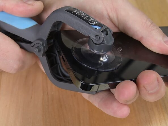 iPhone 12 Pro Max Screen Replacement, Lifting The Screen: passo 3, immagine 1 di 1