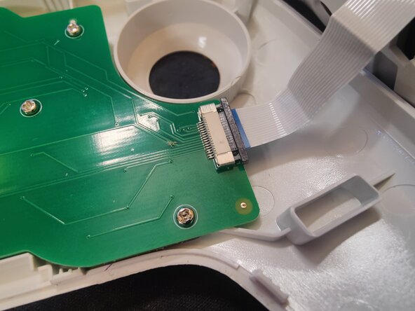Disassembling 8BitDo Ultimate Bluetooth Controller, Detatch the ribbon cable: crwdns2935265:03crwdnd2935265:02crwdnd2935265:03crwdne2935265:0