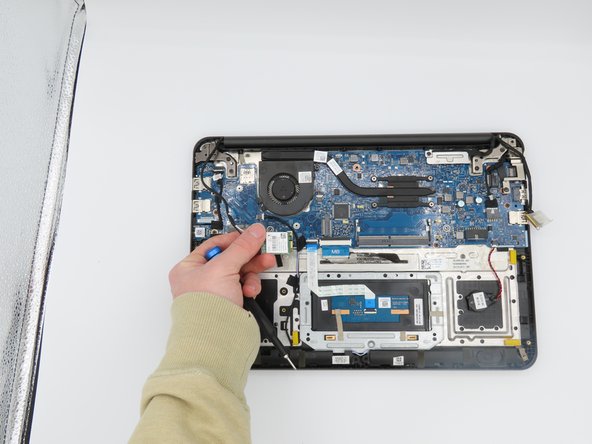 Dell Latitude 3380 Motherboard Replacement: crwdns2935265:04crwdnd2935265:03crwdnd2935265:03crwdne2935265:0