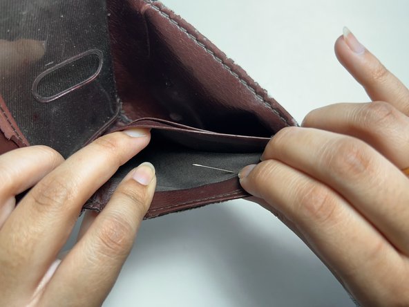 How to Repair the Lining of a Leather Wallet: crwdns2935265:03crwdnd2935265:02crwdnd2935265:03crwdne2935265:0