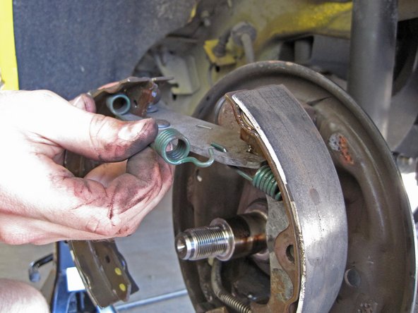 2005-2007 Ford Focus Brake Shoes Replacement: passo 7, imagem 2 %32