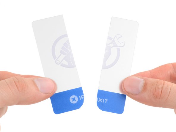 Steam Deck OLED Battery Replacement, Cut a plastic card: crwdns2935265:019crwdnd2935265:03crwdnd2935265:03crwdne2935265:0