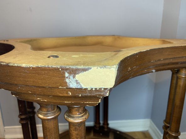 How to Fix Chipped Wood Furniture: crwdns2935265:04crwdnd2935265:03crwdnd2935265:03crwdne2935265:0