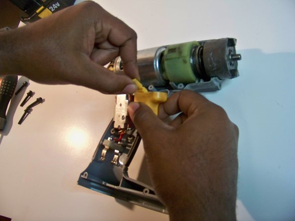 Performance Tool W50042 Trigger Switch Replacement: crwdns2935265:06crwdnd2935265:02crwdnd2935265:03crwdne2935265:0