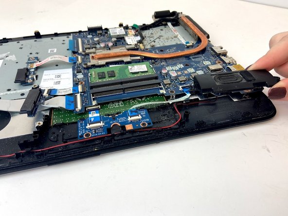 HP 15-ay114cy Speakers Replacement, Remove the Speakers: crwdns2935265:07crwdnd2935265:02crwdnd2935265:03crwdne2935265:0
