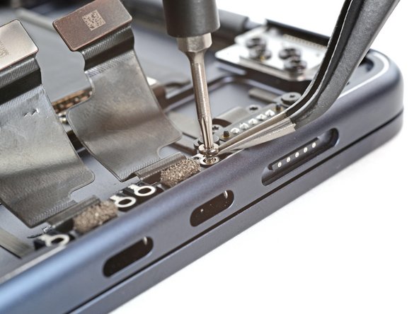 MacBook Air 15" 2024 Thunderbolt Ports Replacement, Unfasten the Thunderbolt ports: crwdns2935265:022crwdnd2935265:03crwdnd2935265:03crwdne2935265:0