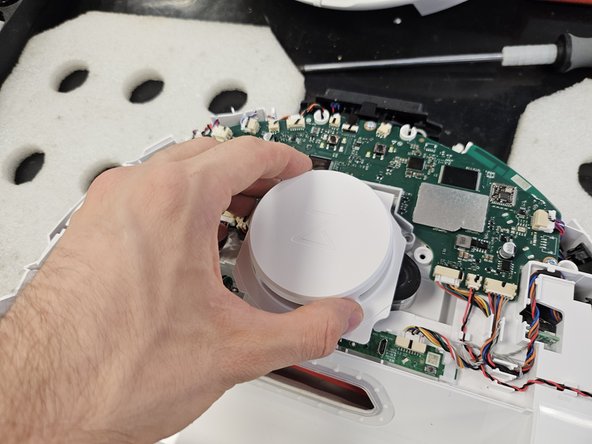 Roborock Q Revo: Laser Distance Sensor Replacement, Remove the LDS cage.: crwdns2935265:010crwdnd2935265:02crwdnd2935265:03crwdne2935265:0