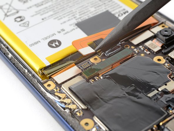 Motorola Edge 5G UW (2022) Screen Replacement, Disconnect the battery: crwdns2935265:020crwdnd2935265:02crwdnd2935265:02crwdne2935265:0