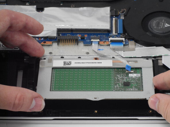 HP ProBook 440 G6 Touchpad Replacement: шаг 10, изображение 2 из 3