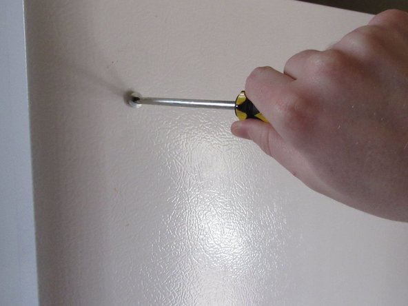 Frigidaire FFHT2022AW Freezer Door Handle Replacement: adım 5, 2 resimden 2.