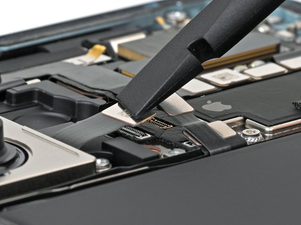 iPhone 16 Plus Rear Cameras Replacement, Connect the rear cameras: crwdns2935265:031crwdnd2935265:01crwdnd2935265:03crwdne2935265:0