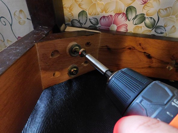 How to Fix a Wobbly Chair: crwdns2935265:03crwdnd2935265:02crwdnd2935265:03crwdne2935265:0