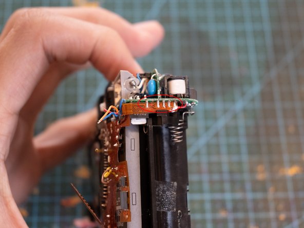 Yashica T5D Shutter Flex Cable Replacement: crwdns2935265:08crwdnd2935265:02crwdnd2935265:02crwdne2935265:0