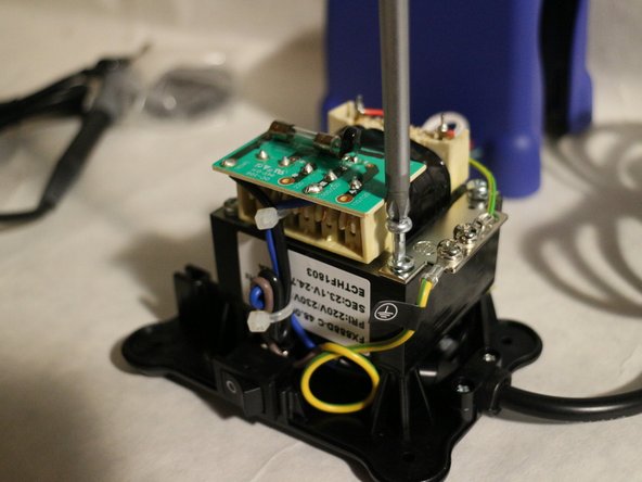 Hakko FX-888D Teardown, Station disassembly - part 3: step 9, image 3 of 3
