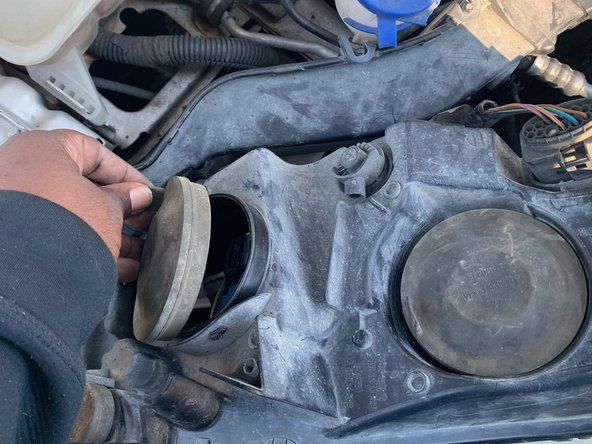 2004-2007 Chevrolet Malibu Headlight Replacement, Safety Caps: stap 0, afbeelding 2 van 2