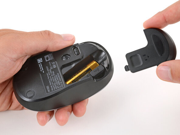 Logitech M185 Battery Replacement, Remove the battery cover: crwdns2935265:02crwdnd2935265:03crwdnd2935265:03crwdne2935265:0