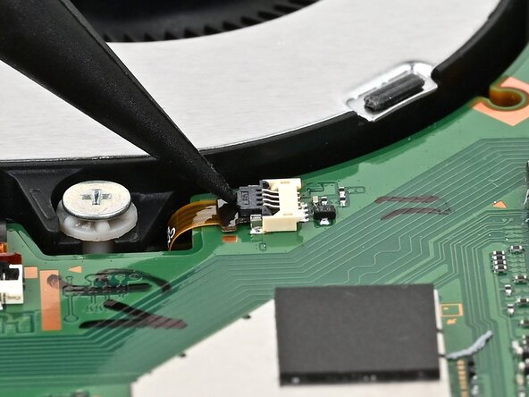 Nintendo Switch 2 Board Replacement, Disconnect the fan: crwdns2935265:040crwdnd2935265:01crwdnd2935265:02crwdne2935265:0